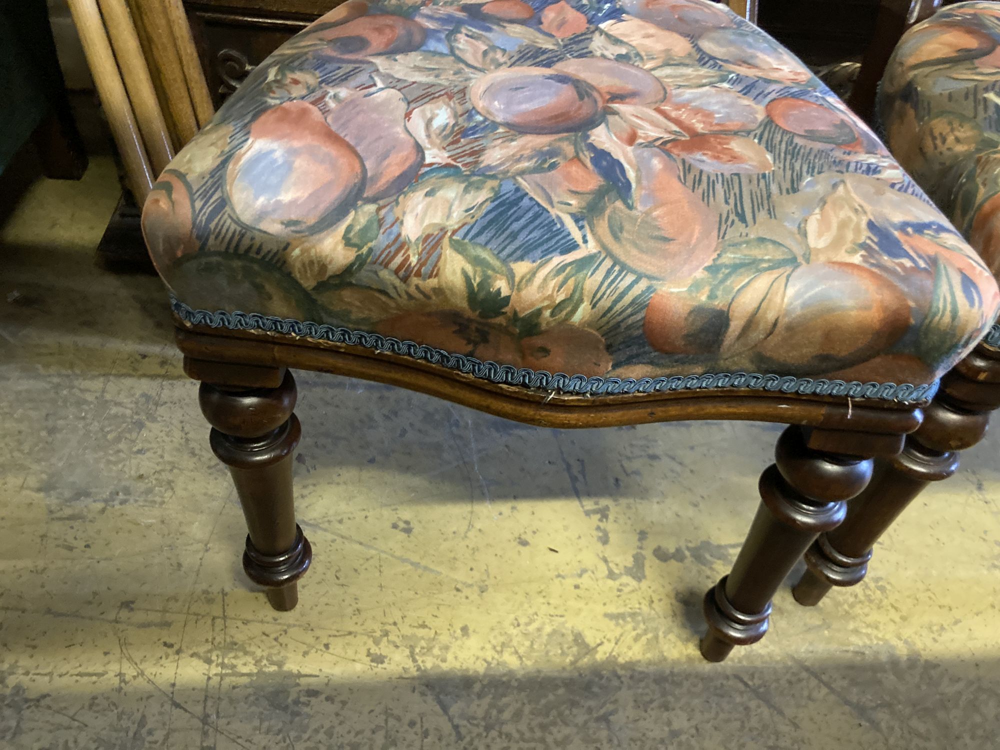 A Victorian rosewood oval tilt top loo table, length 150cm, depth 110cm, height 74cm and a matched set of six Victorian mahogany balloo